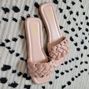 Coach and Four Light Pink Sandal Size 11- Brand New never worn